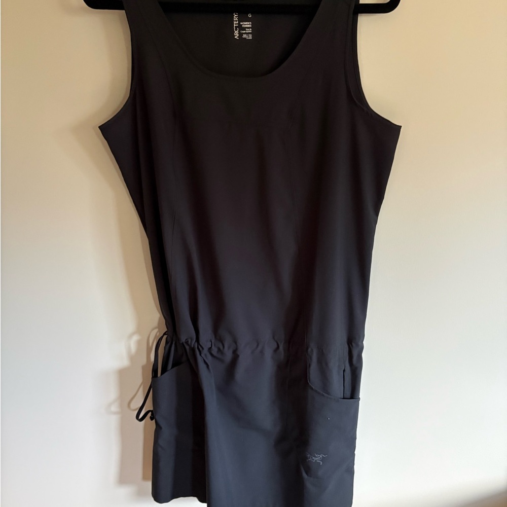 Arc'teryx Black Sleeveless Drawstring Pocket Tunic
